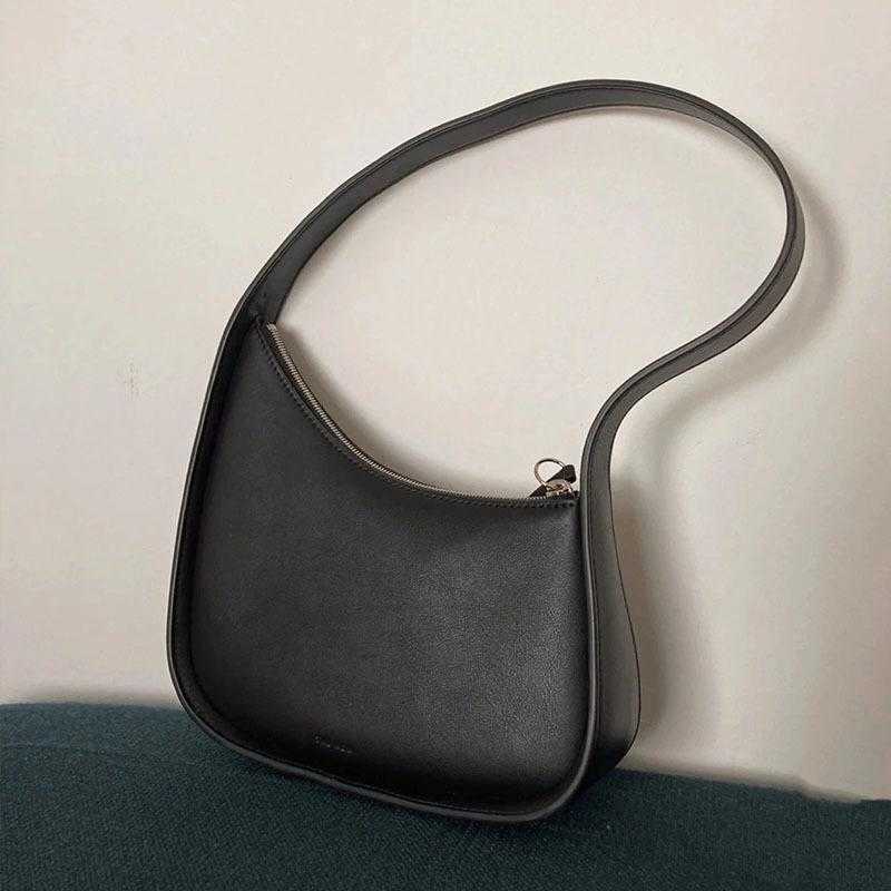 Designer The row underarm bag summer 2022 niche design high texture kendou leather half moon shoulder bag with the same style, Black
Designer The row underarm bag summer 2022 niche design high texture kendou leather half moon shoulder bag with the same style, Black