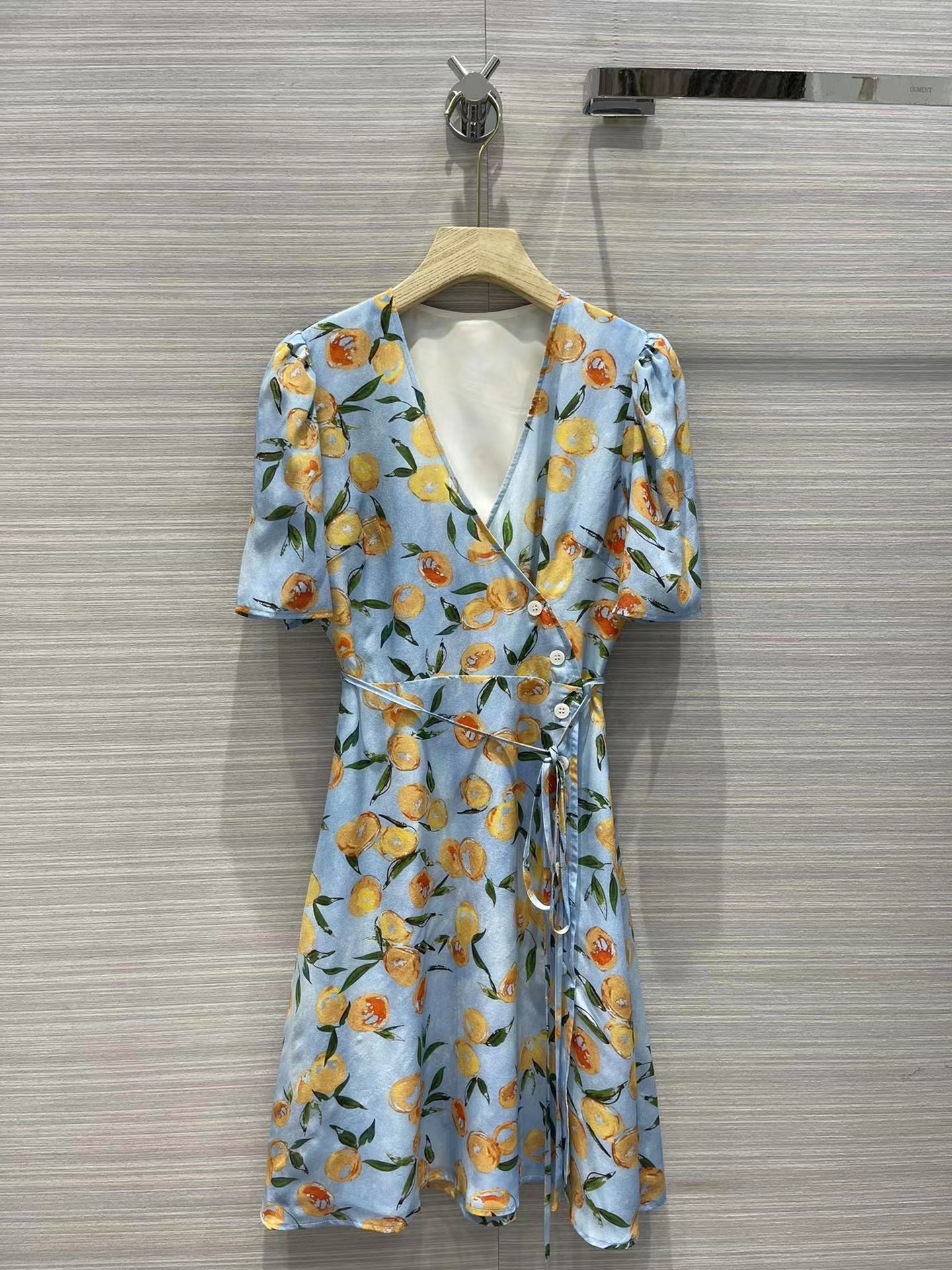 Milan runway dress 2022 Summer Autumn Lapel Neck Short Sleeve Print designer dresses brand same style Sundress 0630-9, Picture color
Milan runway dress 2022 Summer Autumn Lapel Neck Short Sleeve Print designer dresses brand same style Sundress 0630-9, Picture color