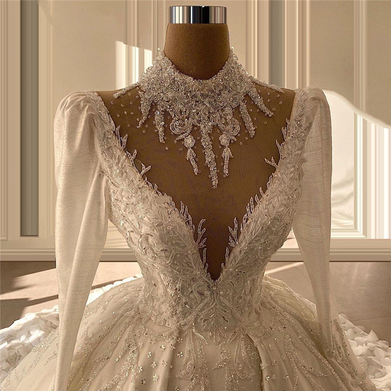 Princess Ball Wedding Dresses Long Sleeves V Neck Halter Sequins Appliques Lace Ruffles or Length 3D Leaves Bridal Gown Vintage Plus Size robes de soi