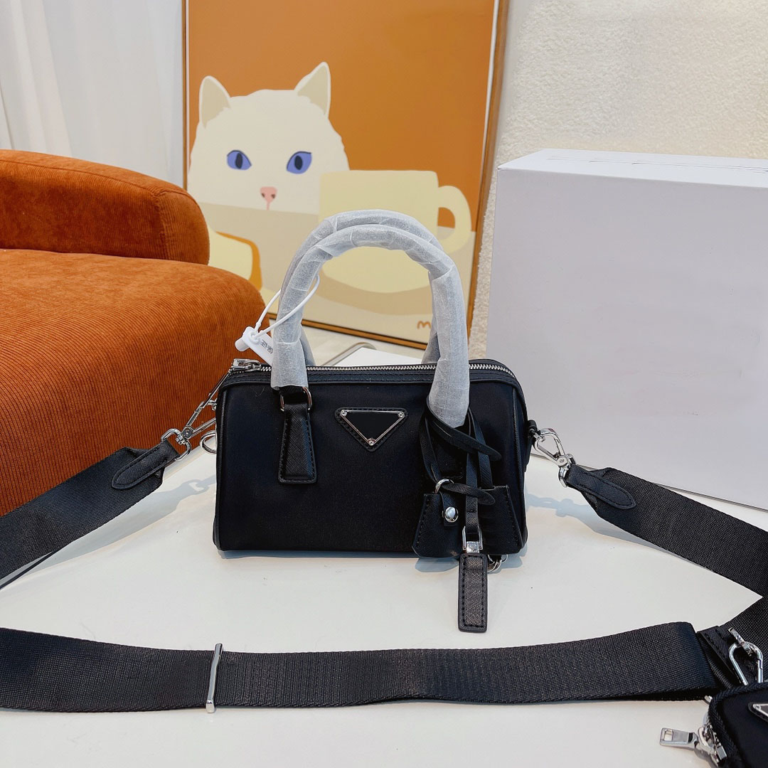 5A Top quality Boston shoulder bag 3PCS unisex crossbody lady Tote wallets Luxurys Designers nylon handbag purse messenger bags letter inside handbags hang tag Lock, Box
5A Top quality Boston shoulder bag 3PCS unisex crossbody lady Tote wallets Luxurys Designers nylon handbag purse messenger bags letter inside handbags hang tag Lock, Box