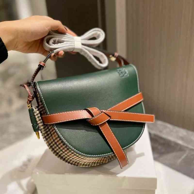 Spanish Brand Bags Autumn and winter popular color contrast bow women's bag with excellent fashionable and versatile One Shoulder Messenger Bag, Green
Spanish Brand Bags Autumn and winter popular color contrast bow women's bag with excellent fashionable and versatile One Shoulder Messenger Bag, Green