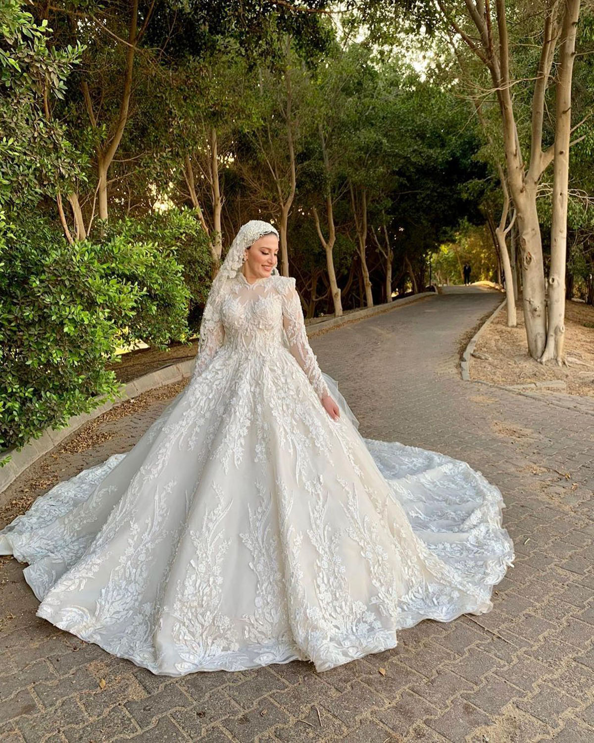 Muslim Ball Gown Wedding Dress High Neck 3D Floral Appliques Beads Long Sleeve Bridal Gowns Puffy Custom Made robe de soiree