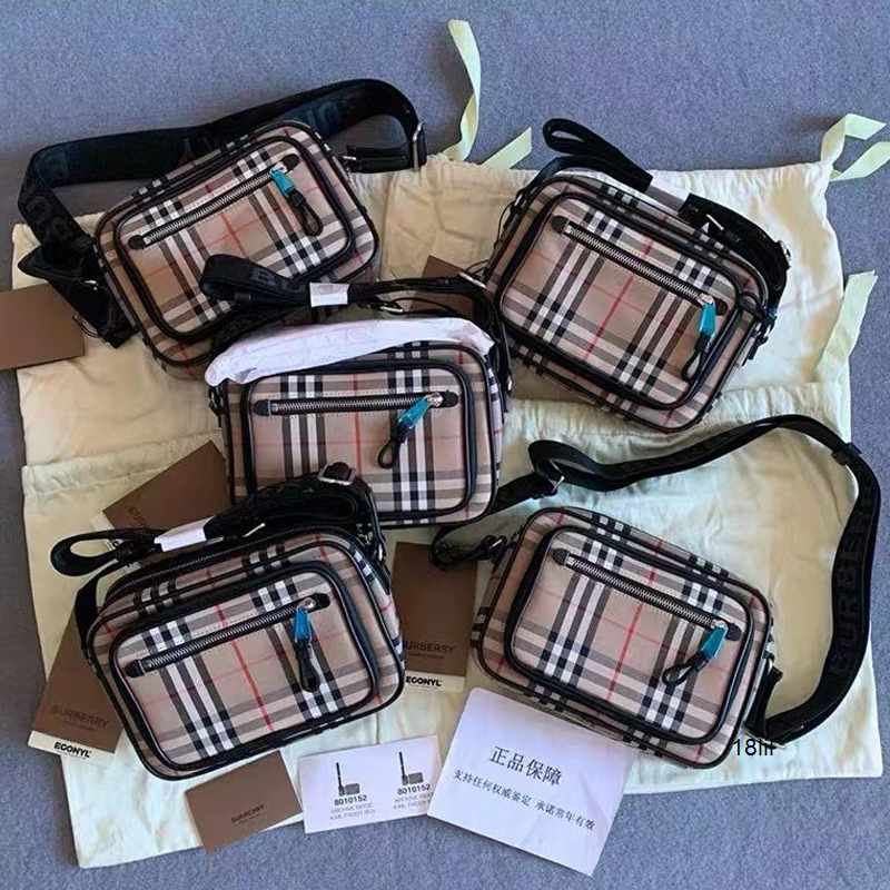 Designer Burbrery Handbags classic Plaid leather shoulder strap Messenger Shoulder Bag, Color as shown in the figure
Designer Burbrery Handbags classic Plaid leather shoulder strap Messenger Shoulder Bag, Color as shown in the figure