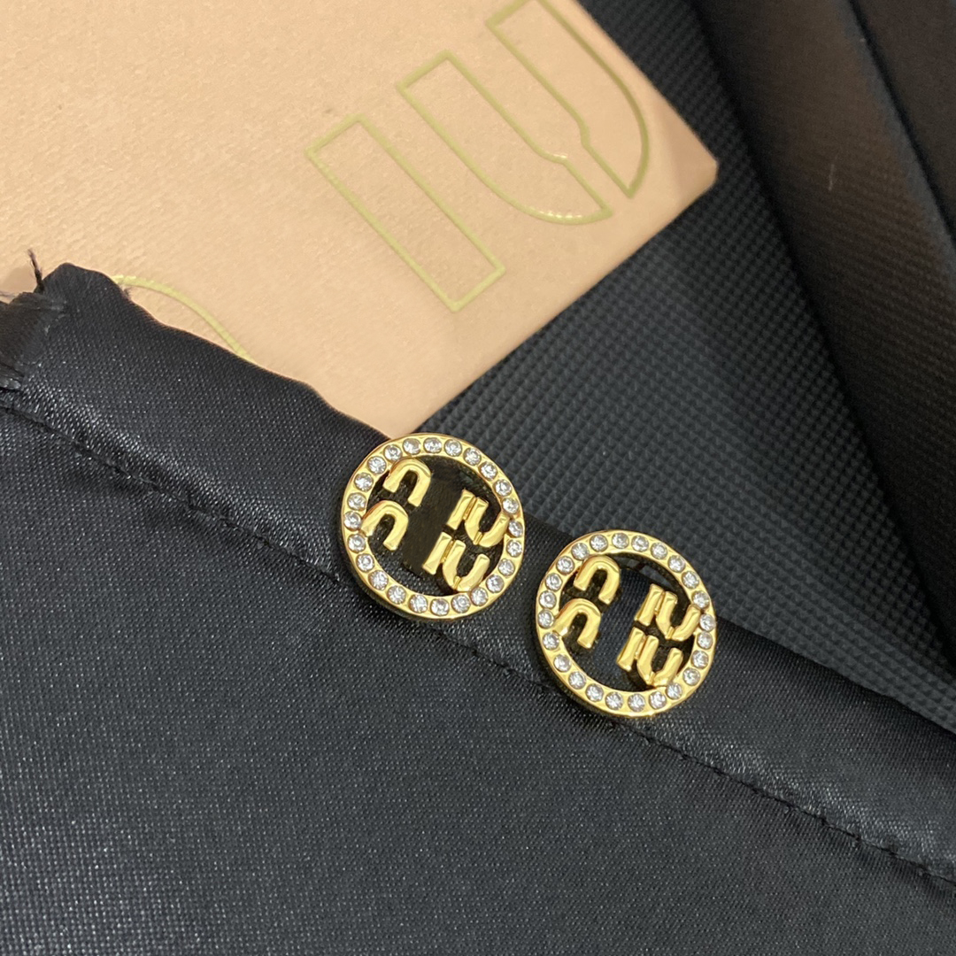 Designer Earrings Ear Stud Brand M-Letter 18K Gold Plated Copper Designers Geometry Women Crystal Earring Wedding Party Jewerlry Classic Style A993
Designer Earrings Ear Stud Brand M-Letter 18K Gold Plated Copper Designers Geometry Women Crystal Earring Wedding Party Jewerlry Classic Style A993
