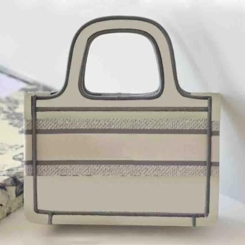 2022 Clutch Tote Bag Luxurys Mini book tite Designers Embroidery Handbag Fashion Woman Classic Multicolor Pattern, Customize
2022 Clutch Tote Bag Luxurys Mini book tite Designers Embroidery Handbag Fashion Woman Classic Multicolor Pattern, Customize