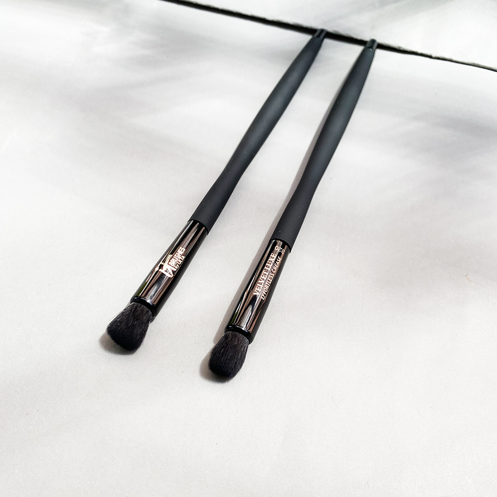 Velvet Luxe Effortless Eye Crease Makeup Brush #320 Black Diamond high qaulity Eyeshadow Blending Brush
Velvet Luxe Effortless Eye Crease Makeup Brush #320 Black Diamond high qaulity Eyeshadow Blending Brush