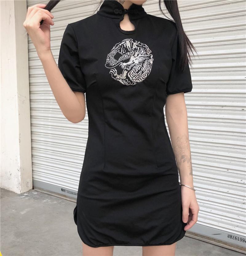 Ethnic Clothing Embroidery Cheongsam Chinese Dress For Women Casual Dragon Party Qipao Gothic Streetwear Vestidos Asian Clothes Kawaii Girls
Ethnic Clothing Embroidery Cheongsam Chinese Dress For Women Casual Dragon Party Qipao Gothic Streetwear Vestidos Asian Clothes Kawaii Girls