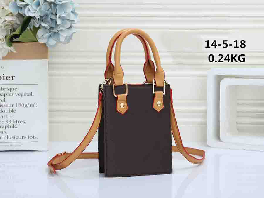 ZZ Women SAC PLAT BB PM designer crossbody small square bag handbags vintage mini tote bag Shoulder Cross Body Luxurys Coin Purse designers wallet mobile phone bags, Extra freight
ZZ Women SAC PLAT BB PM designer crossbody small square bag handbags vintage mini tote bag Shoulder Cross Body Luxurys Coin Purse designers wallet mobile phone bags, Extra freight
