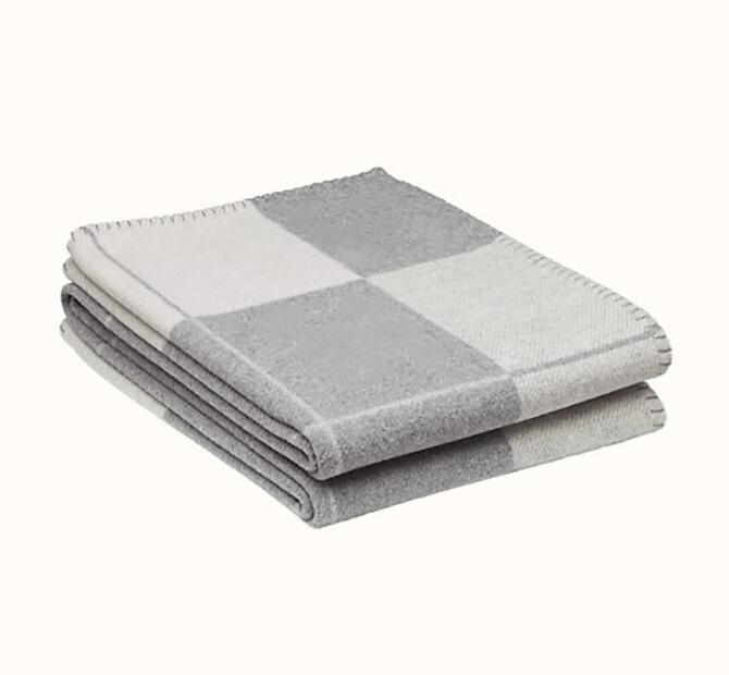 Brand Letter H Cashmere Blanket Imitation Soft Wool Scarf Shawl Warm Plaid Sofa Bed Fleece Knitted Throw Cape Blanket
Brand Letter H Cashmere Blanket Imitation Soft Wool Scarf Shawl Warm Plaid Sofa Bed Fleece Knitted Throw Cape Blanket