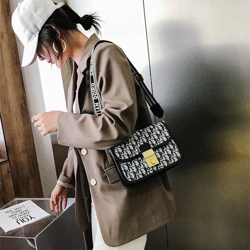 42% OFF 2022 high quality new fashion trendy bags French minority Korean version embroidered small square women's trend Versatile Single Shoulder Messenger, Black
42% OFF 2022 high quality new fashion trendy bags French minority Korean version embroidered small square women's trend Versatile Single Shoulder Messenger, Black