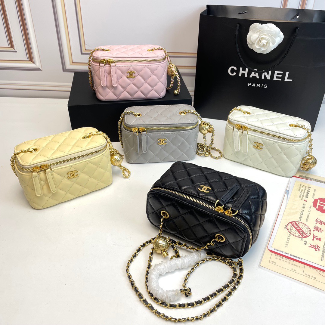 Chanel Woman Bag Le… - image