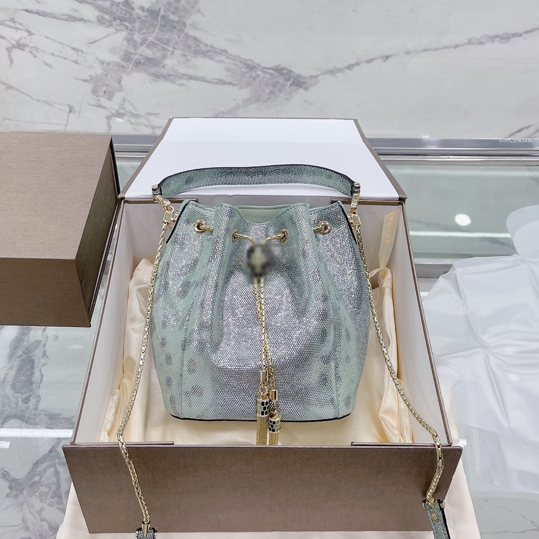 Classic Serpentine Forever Drawstring Bucket Bags Handbags Italy Brand Top Quality Water Snake Skin Crossbody Chain Bag Fashion Snakehead Buckle Shoulder Bag, Grey
Classic Serpentine Forever Drawstring Bucket Bags Handbags Italy Brand Top Quality Water Snake Skin Crossbody Chain Bag Fashion Snakehead Buckle Shoulder Bag, Grey