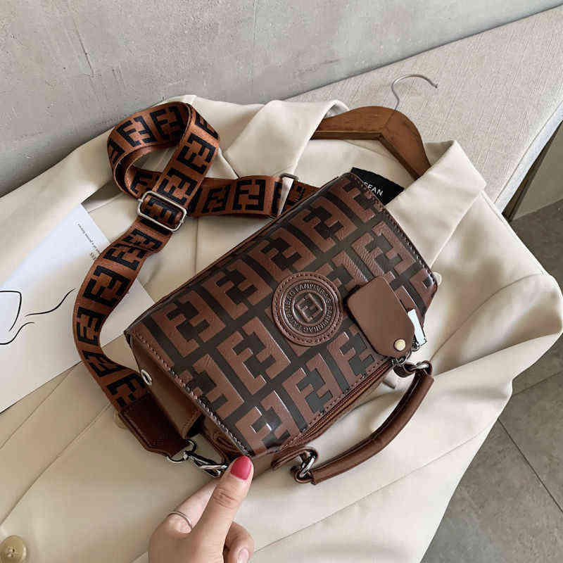 Handbags Outlet High appearance style women's bag Tote Single Shoulder Bag Messenger Handbag, Sky blue
Handbags Outlet High appearance style women's bag Tote Single Shoulder Bag Messenger Handbag, Sky blue