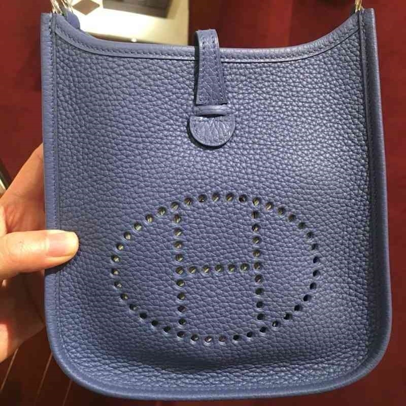 Bags Crossbody Designer Handbags Ke11yss French Evelyne Bag Big h Letter Snap Single Shoulder Slanting Women's TT
Bags Crossbody Designer Handbags Ke11yss French Evelyne Bag Big h Letter Snap Single Shoulder Slanting Women's TT