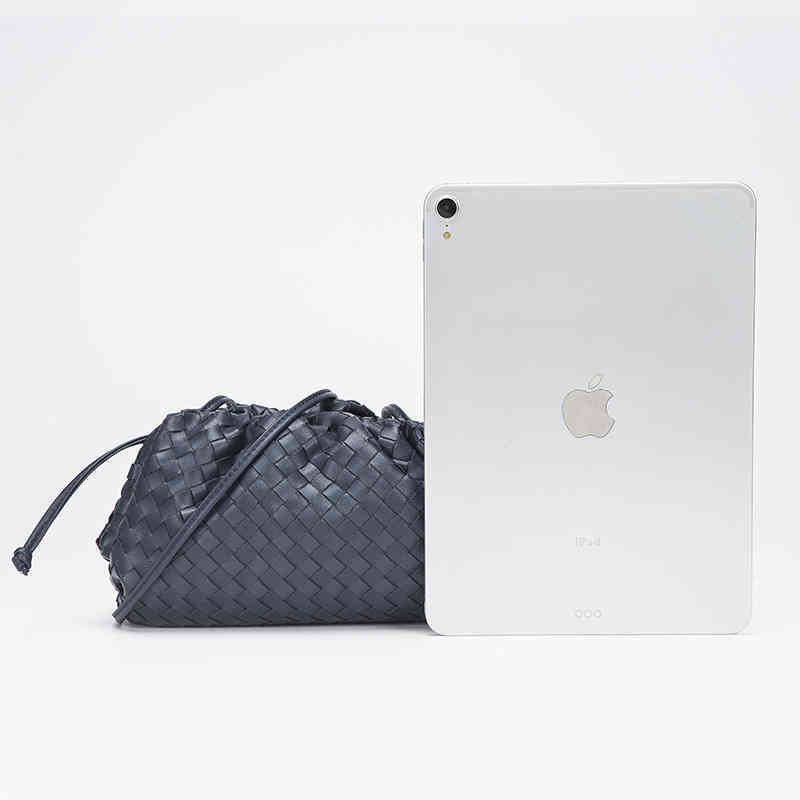 Bottegav Weaving Venetas Cloud Bag Soft Skin Dumpling Popular Style Cowhide Women's Fashion One Shoulder Slant Across the Hand Small, Black trumpet
Bottegav Weaving Venetas Cloud Bag Soft Skin Dumpling Popular Style Cowhide Women's Fashion One Shoulder Slant Across the Hand Small, Black trumpet