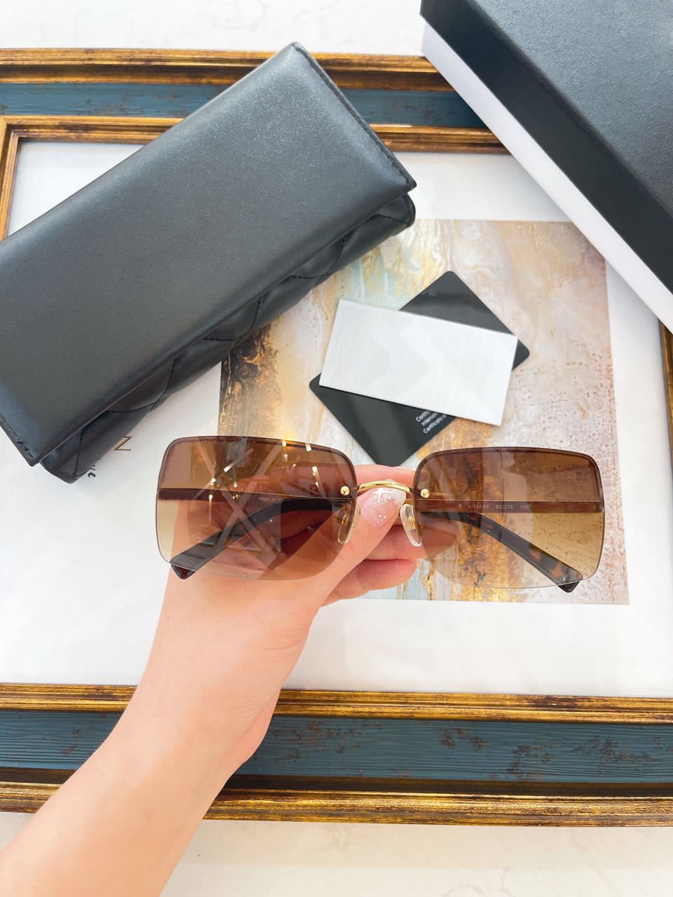 Womens Sunglasses For Women Men Sun Glasses Mens 4140 Fashion Style Protects Eyes UV400 Lens Top Quality With Box And Case
Womens Sunglasses For Women Men Sun Glasses Mens 4140 Fashion Style Protects Eyes UV400 Lens Top Quality With Box And Case