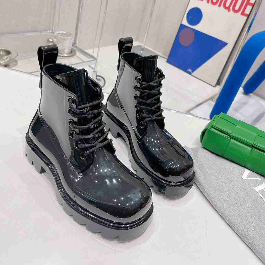 Women Ankle Boots Men booties Durable Jelly Rain Boot Rainboots Luxury Designer Low Heel Platform Shoe Winter Women's Motorcycle Boots Botega Shoes Rainboot 
Women Ankle Boots Men booties Durable Jelly Rain Boot Rainboots Luxury Designer Low Heel Platform Shoe Winter Women's Motorcycle Boots Botega Shoes Rainboot