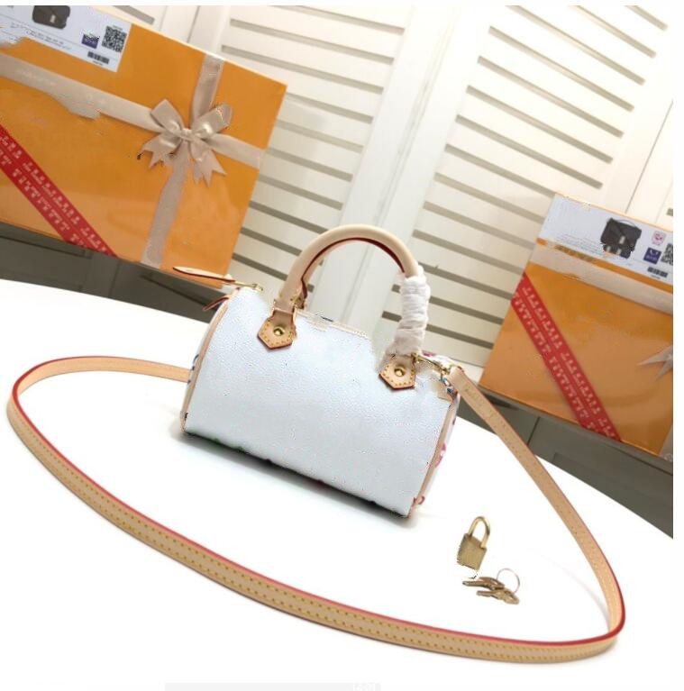 Designers fashion bags handbag women leather shoulder bag large capacity chain messenger pillow handbags High grade versatile texture Lady purse white
Designers fashion bags handbag women leather shoulder bag large capacity chain messenger pillow handbags High grade versatile texture Lady purse white