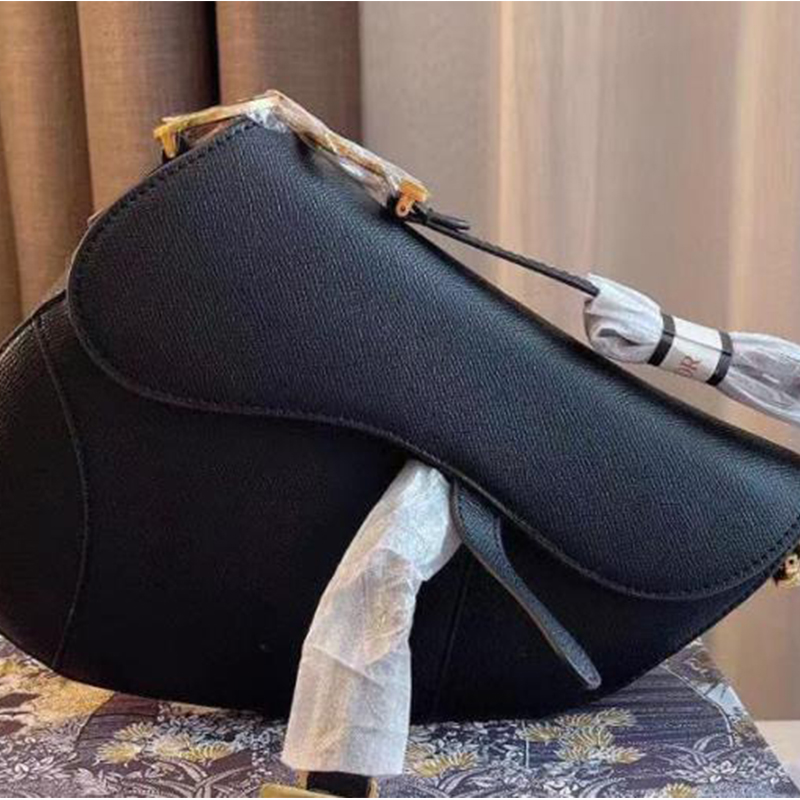 2022 Shoulder bags Handbag Top quality Genuine Leather With shoulder strap Purse Metal pendant women Crossbody bag Cowhide handba, More pictures
2022 Shoulder bags Handbag Top quality Genuine Leather With shoulder strap Purse Metal pendant women Crossbody bag Cowhide handba, More pictures
