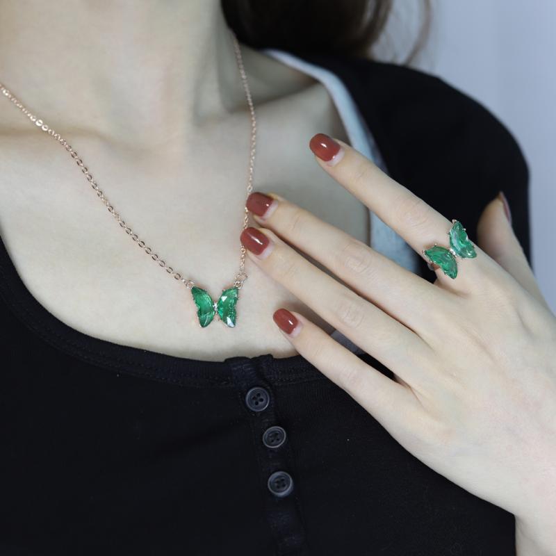 Pendant Necklaces Butterfly Necklace Temperament Transparent Luxurious Female Jewelry Girl Prom GiftPendant
Pendant Necklaces Butterfly Necklace Temperament Transparent Luxurious Female Jewelry Girl Prom GiftPendant