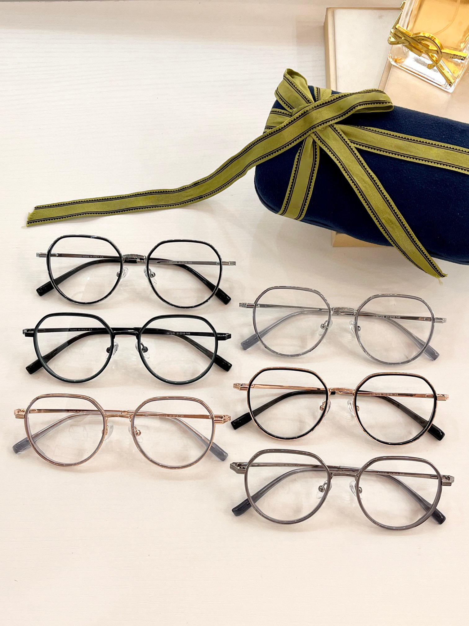 Men and Women Eye Glasses Frames Eyeglasses Frame Clear Lens Mens and Womens 0872 Latest Selling Fashion Restoring Ancient Ways Oculos De Grau Random Matching Box
Men and Women Eye Glasses Frames Eyeglasses Frame Clear Lens Mens and Womens 0872 Latest Selling Fashion Restoring Ancient Ways Oculos De Grau Random Matching Box