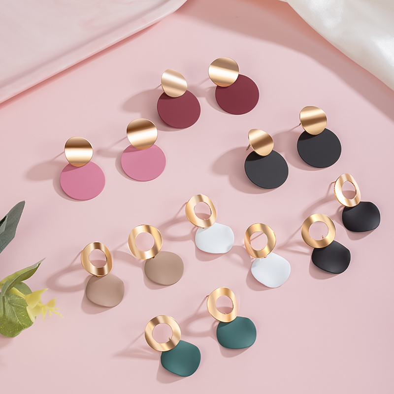 Korean Statement Earrings For women Arcylic Round Circle Twisted Gold Drop Earings simple wild Fashion Party Jewelry 220716
Korean Statement Earrings For women Arcylic Round Circle Twisted Gold Drop Earings simple wild Fashion Party Jewelry 220716