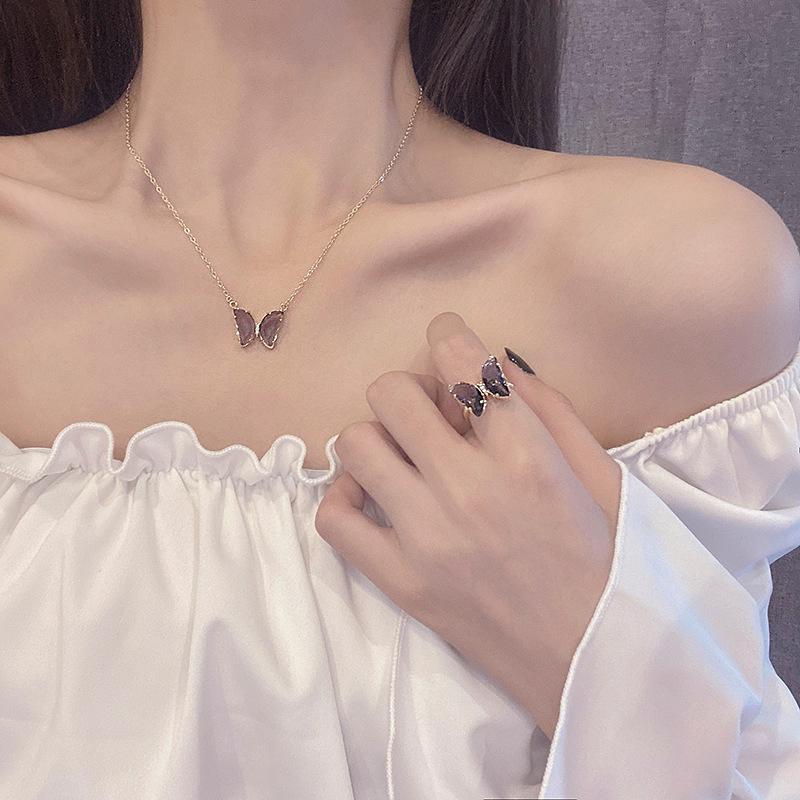 Pendant Necklaces Spring And Summer Ladies Simple Butterfly Titanium Steel Necklace Gift Exquisite JewelryPendant
Pendant Necklaces Spring And Summer Ladies Simple Butterfly Titanium Steel Necklace Gift Exquisite JewelryPendant
