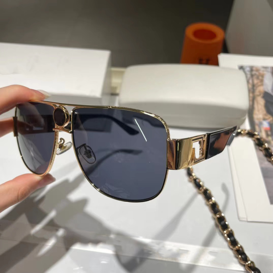 2022 Fashion Round Sunglasses Eyewear Sun Glasses Designer Brand Black Metal Frame Dark Glass Lenses For Mens Womens Better Brown Cases 2403
2022 Fashion Round Sunglasses Eyewear Sun Glasses Designer Brand Black Metal Frame Dark Glass Lenses For Mens Womens Better Brown Cases 2403