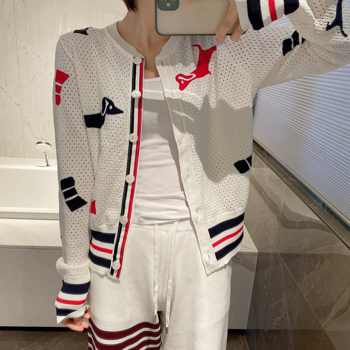 220 2022 Milan Runway Spring Summer Brand Same Style Sweater Long Sleeve Crew Neck Cardigan Blue White Striped High Quality Womens YL
220 2022 Milan Runway Spring Summer Brand Same Style Sweater Long Sleeve Crew Neck Cardigan Blue White Striped High Quality Womens YL