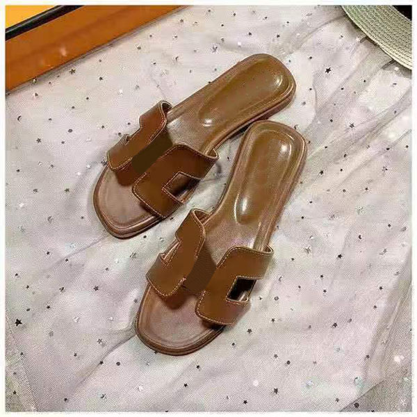 Summer women's slippers all-match leather one-word slippers travel outside wear flat beach sandals plus size women shoes
Summer women's slippers all-match leather one-word slippers travel outside wear flat beach sandals plus size women shoes