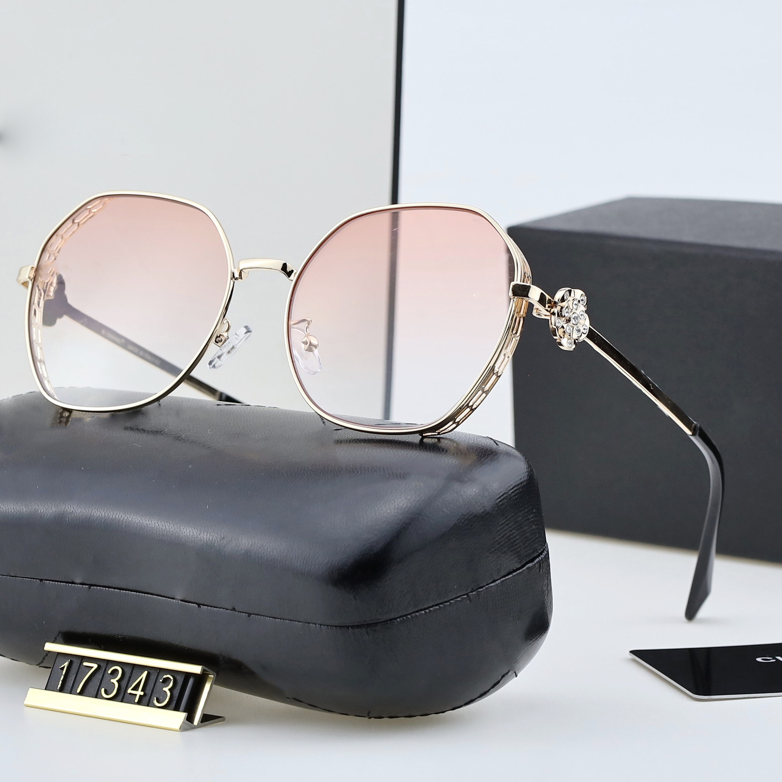 Fashion Designer Sunglasses Goggles Beach Sunglasses Mens Womens 4 Colors Available Good Quality With Box
Fashion Designer Sunglasses Goggles Beach Sunglasses Mens Womens 4 Colors Available Good Quality With Box