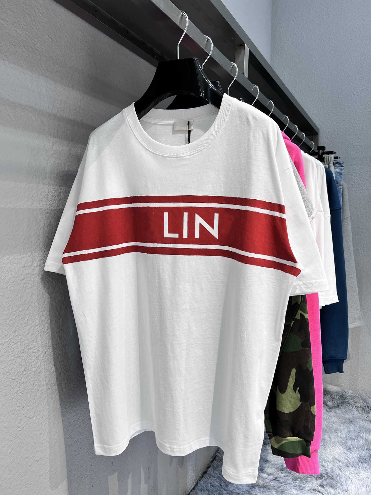 Men's T-Shirts Correct version 22 summer new big red bar English alphabet printing couple men's and women's Casual Short Sleeve T-Shirt ins fashion brand, White
Men's T-Shirts Correct version 22 summer new big red bar English alphabet printing couple men's and women's Casual Short Sleeve T-Shirt ins fashion brand, White