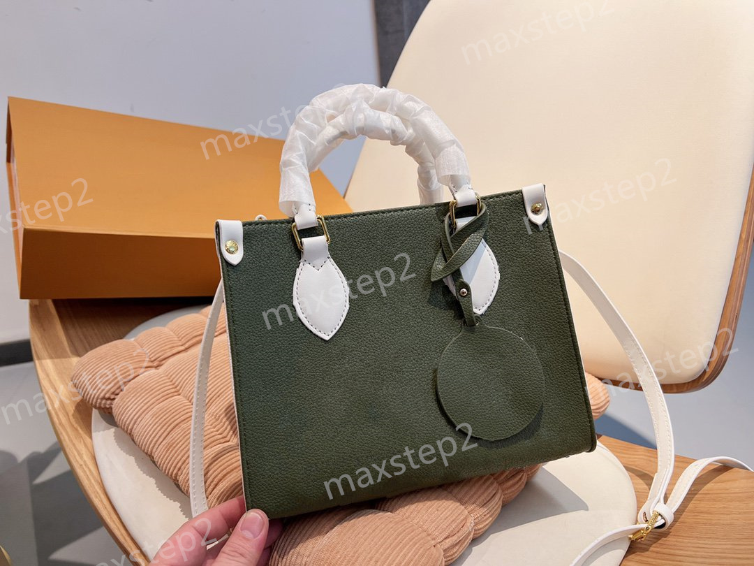 Onthego totes MM PM bags Spring in the City 2022 Embossed Grained leather Bicolor Designers Bag On The Go luxury handbags Tote 25 35cm, 01
Onthego totes MM PM bags Spring in the City 2022 Embossed Grained leather Bicolor Designers Bag On The Go luxury handbags Tote 25 35cm, 01