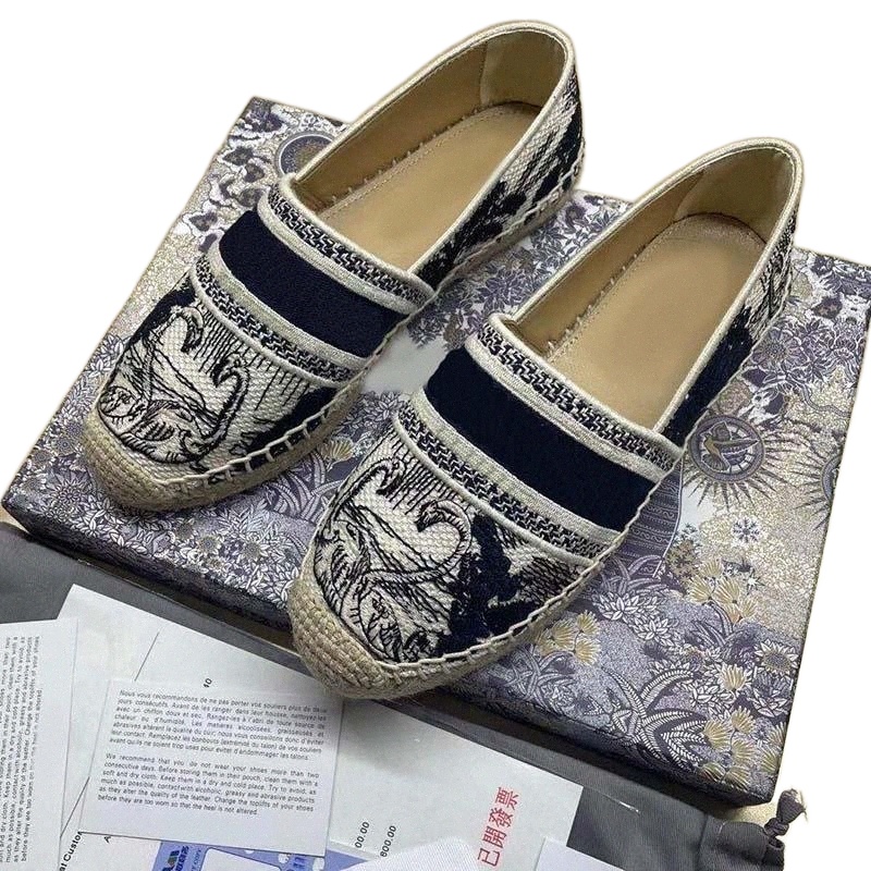 2022 Designer Women Straw Casual Shoes Jute Soled Sandals Printing Splicing Sneakers Flat Muller Mesh Embroidery Loafers Fisherman Shoe
2022 Designer Women Straw Casual Shoes Jute Soled Sandals Printing Splicing Sneakers Flat Muller Mesh Embroidery Loafers Fisherman Shoe