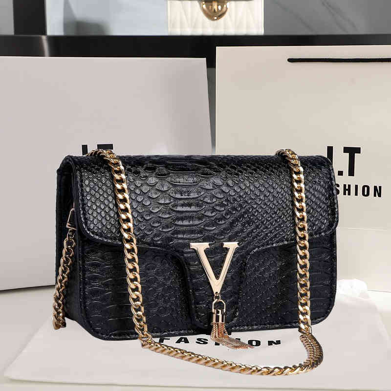 Luxury Handbags Women's Brand Designer v Chain Shoulder Crossbody Bags for Women Sac a Main Femme De Marque Luxe Cuir 2022, Black 2
Luxury Handbags Women's Brand Designer v Chain Shoulder Crossbody Bags for Women Sac a Main Femme De Marque Luxe Cuir 2022, Black 2