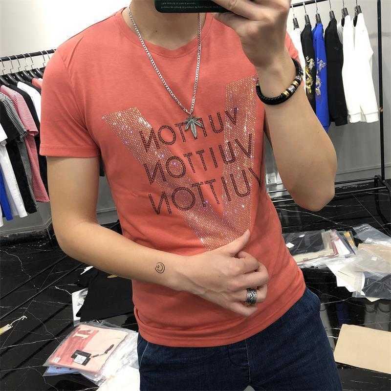 Men's T-Shirts New High Quality Mercerized Cotton V-pattern Rhinestone Designer Male Slim Casual Tees Black White Fashion Trend Short
Men's T-Shirts New High Quality Mercerized Cotton V-pattern Rhinestone Designer Male Slim Casual Tees Black White Fashion Trend Short
