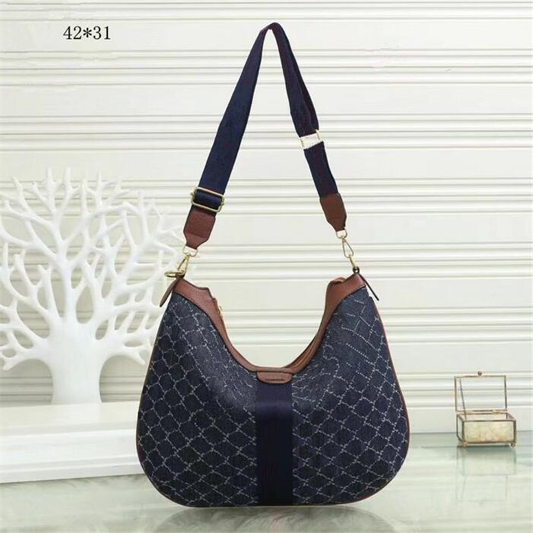 2021 Classic Shoulder crossbody bag Casual Tote lady Genuine Leather purse high quality women handbags temperament portable versatile Low price, G3
2021 Classic Shoulder crossbody bag Casual Tote lady Genuine Leather purse high quality women handbags temperament portable versatile Low price, G3
