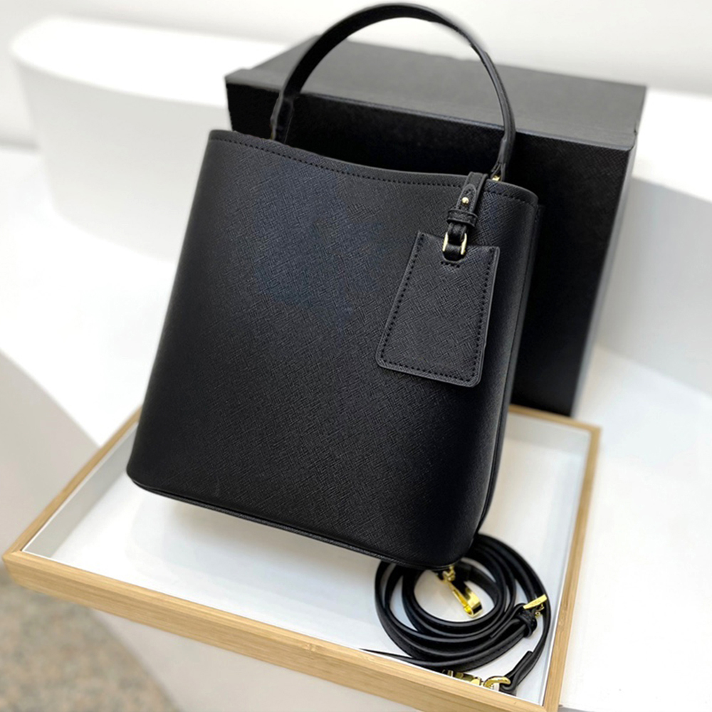 Genuine Leather Handbag Women Luxurys Designers Bags Fashion female Bag Wallets Purse Crossbody Handbags Tote Lady Shoulder Vintage bags with Box, A5
Genuine Leather Handbag Women Luxurys Designers Bags Fashion female Bag Wallets Purse Crossbody Handbags Tote Lady Shoulder Vintage bags with Box, A5