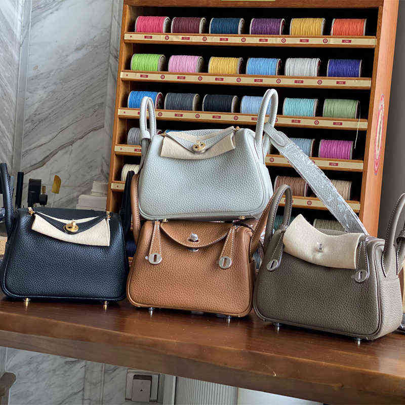 Designer Herme Bags Moeko custom Mini handmade doctor women's bag 19cm Lindi Bag elephant grey TC cow leather swift, Black swift leather
Designer Herme Bags Moeko custom Mini handmade doctor women's bag 19cm Lindi Bag elephant grey TC cow leather swift, Black swift leather