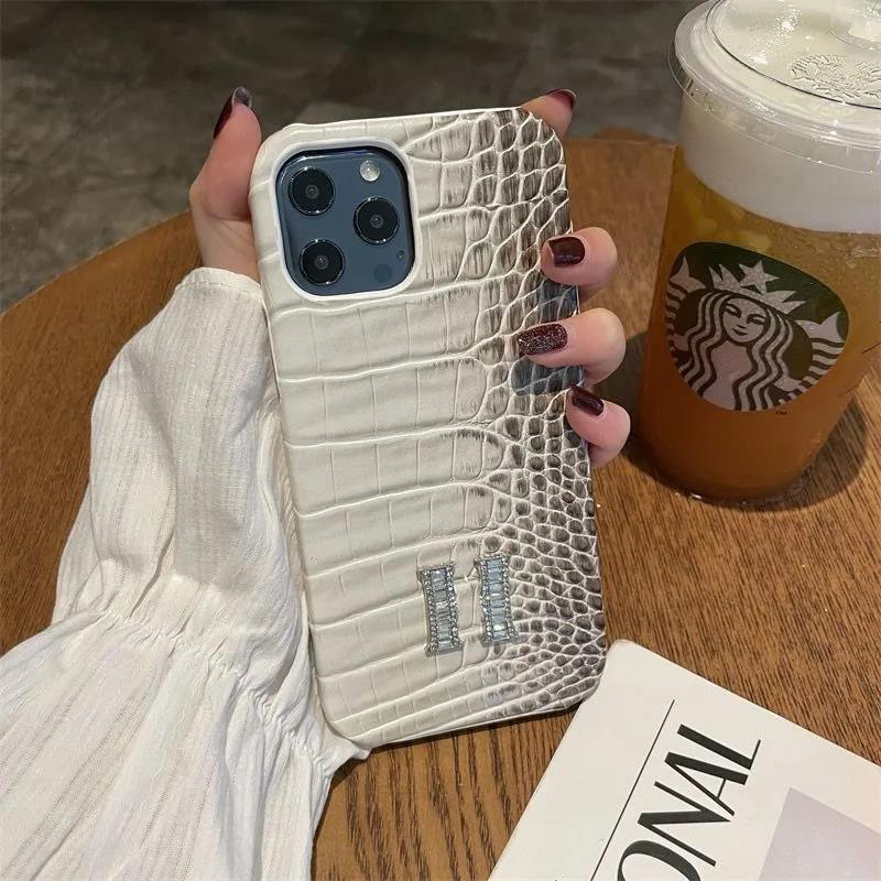 Luxurys Designers iphone case simple crocodile skin iphone12 / 13promax11 case with diamond XR fall proof xsmax 7p 8p trend, Silver
Luxurys Designers iphone case simple crocodile skin iphone12 / 13promax11 case with diamond XR fall proof xsmax 7p 8p trend, Silver