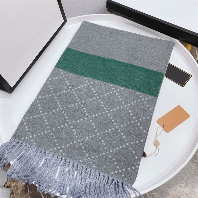 High Quality Cashmere Scarf Luxury Brand Designer Scarves For Men Women Lady Fashion Classic Winter Warm Letter Striped Scarfes 4 Colors
High Quality Cashmere Scarf Luxury Brand Designer Scarves For Men Women Lady Fashion Classic Winter Warm Letter Striped Scarfes 4 Colors