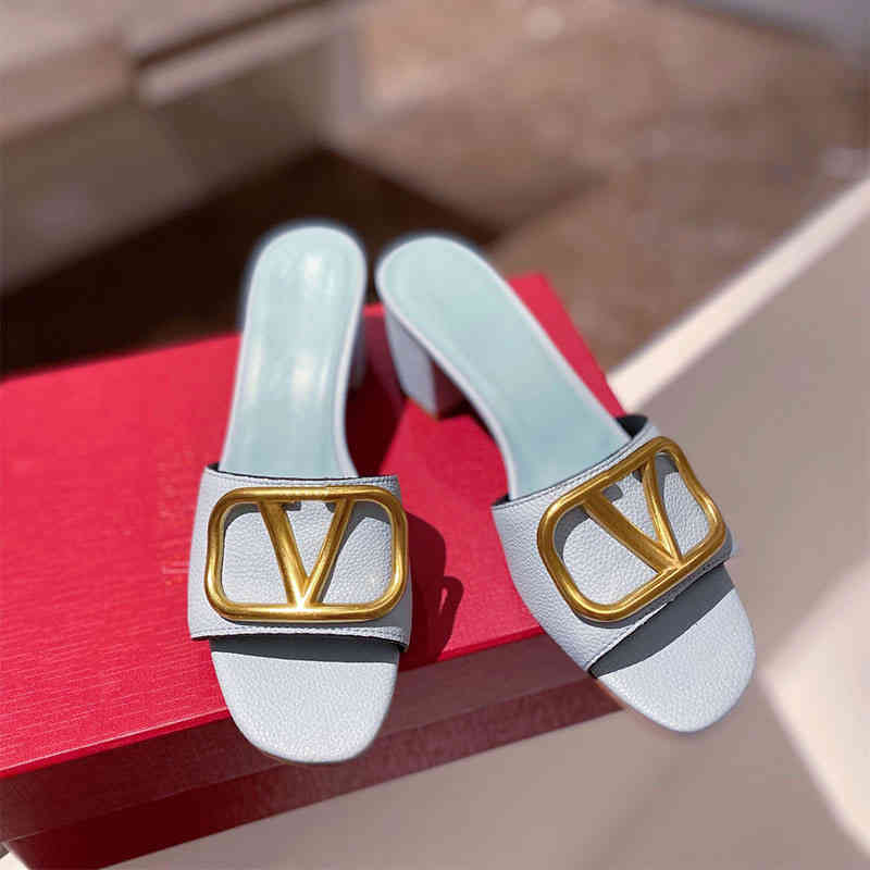 Leather thick heeled slippers for women to wear out in fashion. New anti-skid V-shaped high-heeled sandals for women in summer 2022, Black
Leather thick heeled slippers for women to wear out in fashion. New anti-skid V-shaped high-heeled sandals for women in summer 2022, Black