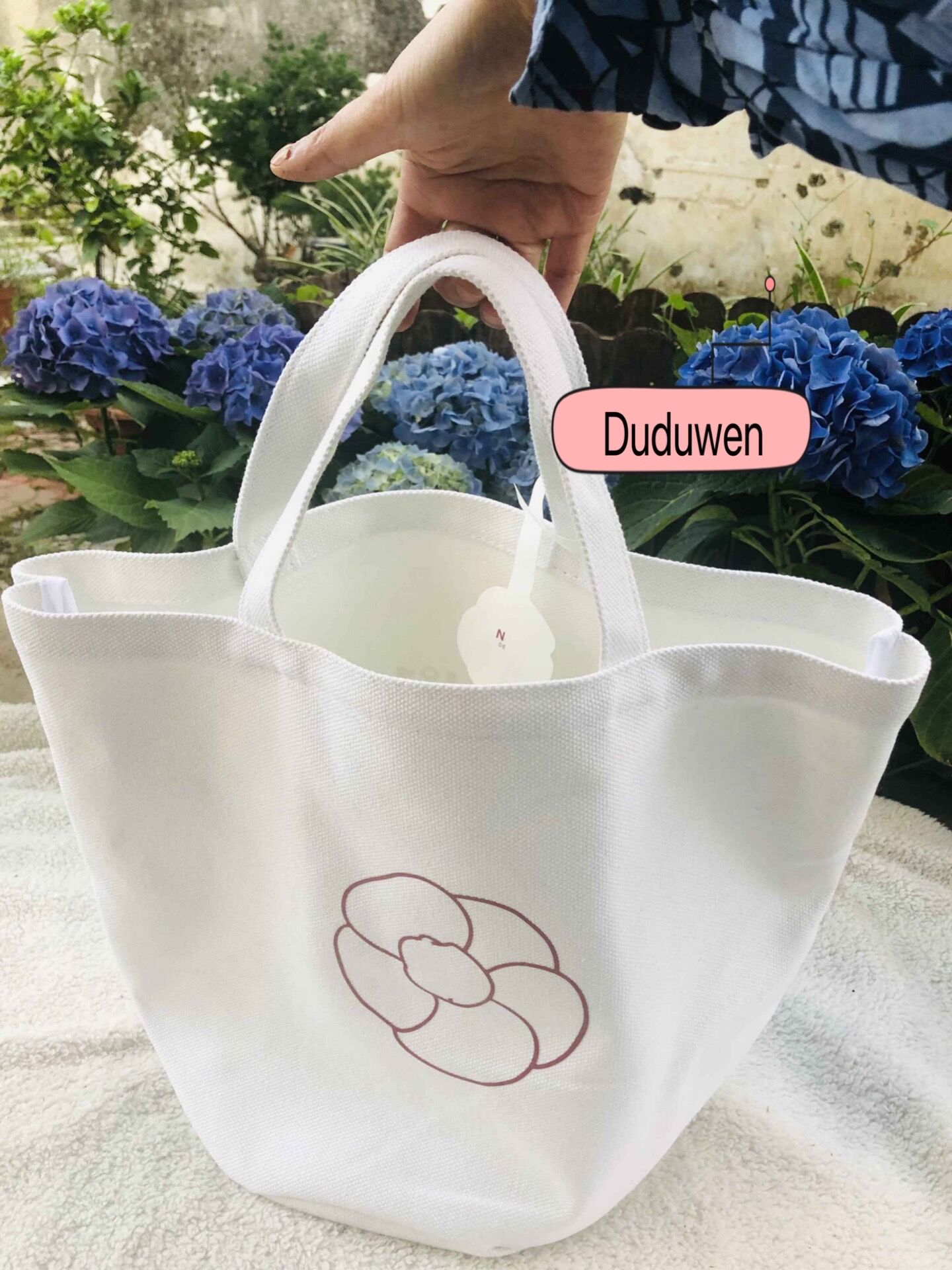 45X26.5X31cm classic canvas white Shopping bag printed flower fashion NO1 beach bags Travel tote collection Cosmetic Storage case, Beige
45X26.5X31cm classic canvas white Shopping bag printed flower fashion NO1 beach bags Travel tote collection Cosmetic Storage case, Beige