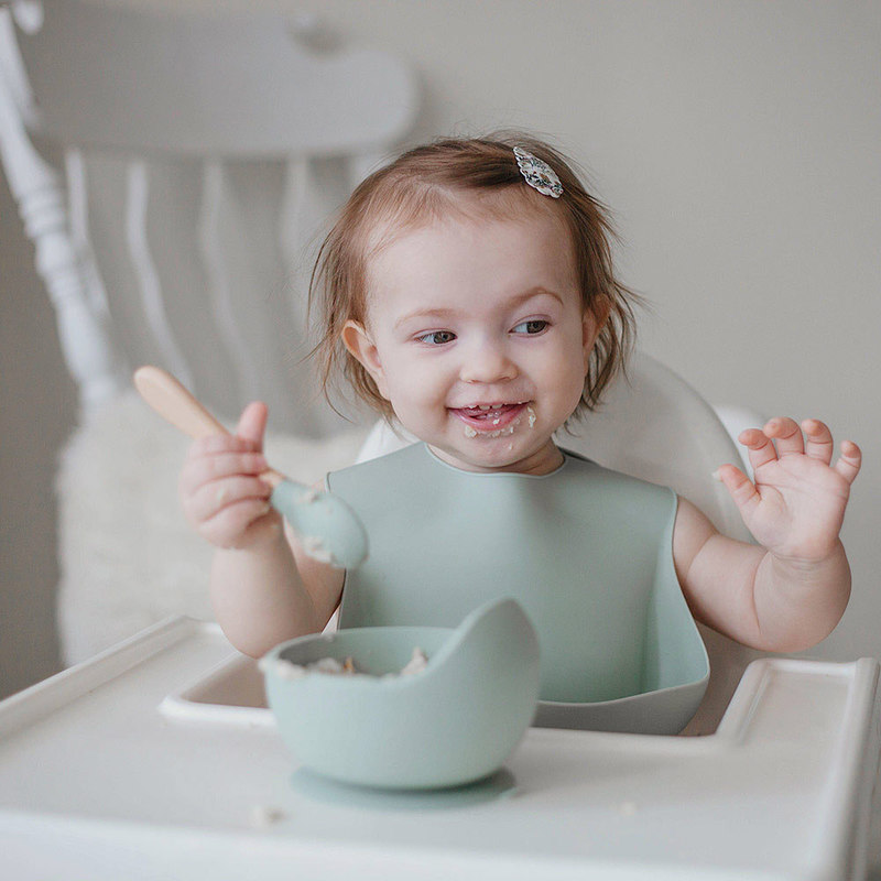 Baby Silicone Feeding Set Divided Plate with Kids Bowl Spoon Children Tableware Dishes Non-slip Dinnerware Set Toddler Utensils 220512