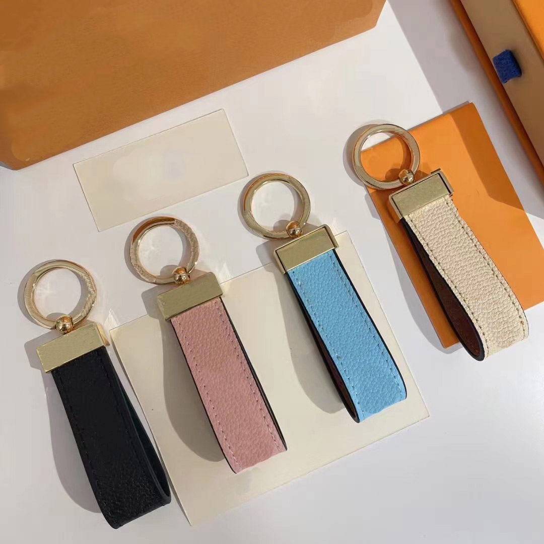 Designer Keychains Car Key Chain Bags Decoration Cowhide Gift Design for Man Woman 4 Option Top Quality
Designer Keychains Car Key Chain Bags Decoration Cowhide Gift Design for Man Woman 4 Option Top Quality
