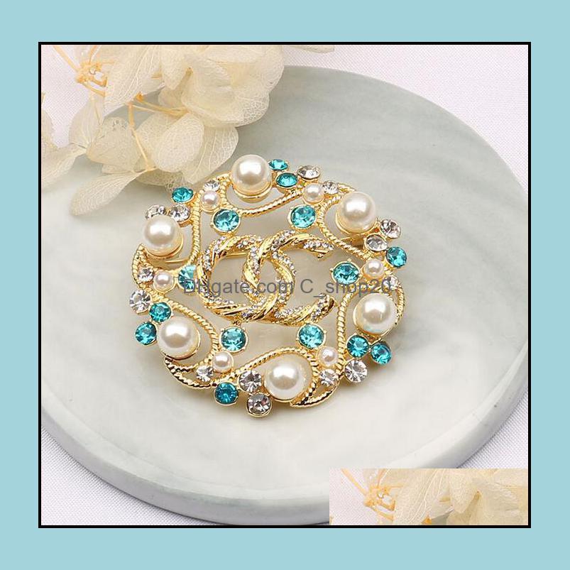 Pins Brooches Jewelry 10Colors Famous Brand Designer Charm Double Letter Gold Sier Mticolor Pearl Pins Women Rhinestone Brooch Suit Pin Fas
Pins Brooches Jewelry 10Colors Famous Brand Designer Charm Double Letter Gold Sier Mticolor Pearl Pins Women Rhinestone Brooch Suit Pin Fas