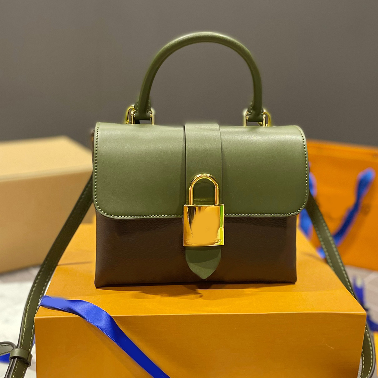 Flap bag Bucket bag purse locks bags Top designers High Quality Luxurys Lady handbag Women fashion mother handbags shoulder wallet cossbody totes Leather Artwork, No bags
Flap bag Bucket bag purse locks bags Top designers High Quality Luxurys Lady handbag Women fashion mother handbags shoulder wallet cossbody totes Leather Artwork, No bags