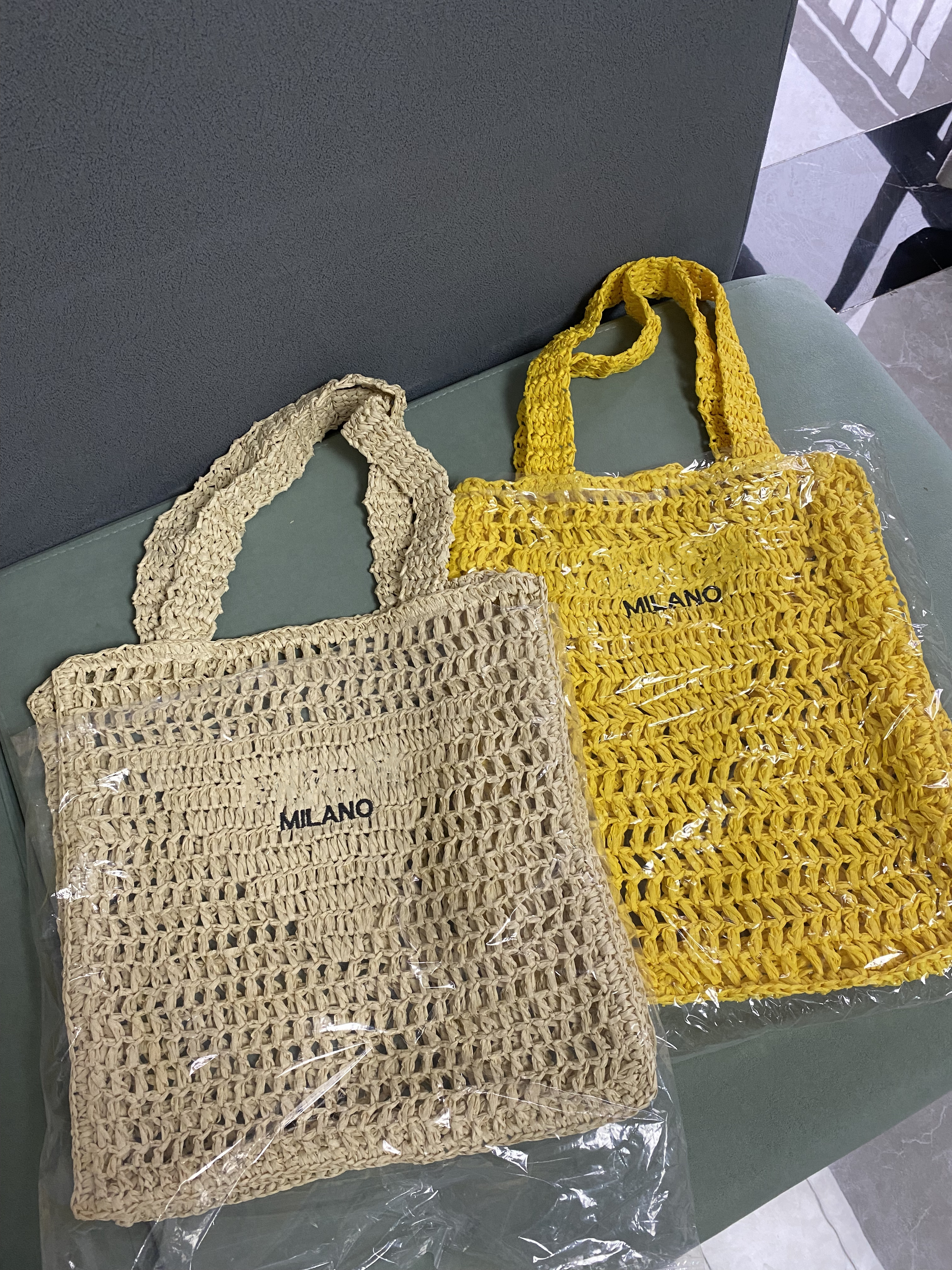 Luxurys Designers Womens Drawstring Raffia Tote Bag Summer Straw Shopping Bag High Quality Large Capacity Lady Elegant Travel Street Top Handle Totes Black, White
Luxurys Designers Womens Drawstring Raffia Tote Bag Summer Straw Shopping Bag High Quality Large Capacity Lady Elegant Travel Street Top Handle Totes Black, White
