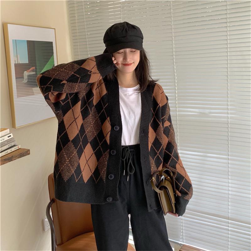 Women's Knits & Tees V Neck Color Block Argyle Long Sleeve Sweater Cardigan Women 2022 Autumn Winter Black White Vintage Outerwear Tops Kawa
Women's Knits & Tees V Neck Color Block Argyle Long Sleeve Sweater Cardigan Women 2022 Autumn Winter Black White Vintage Outerwear Tops Kawa