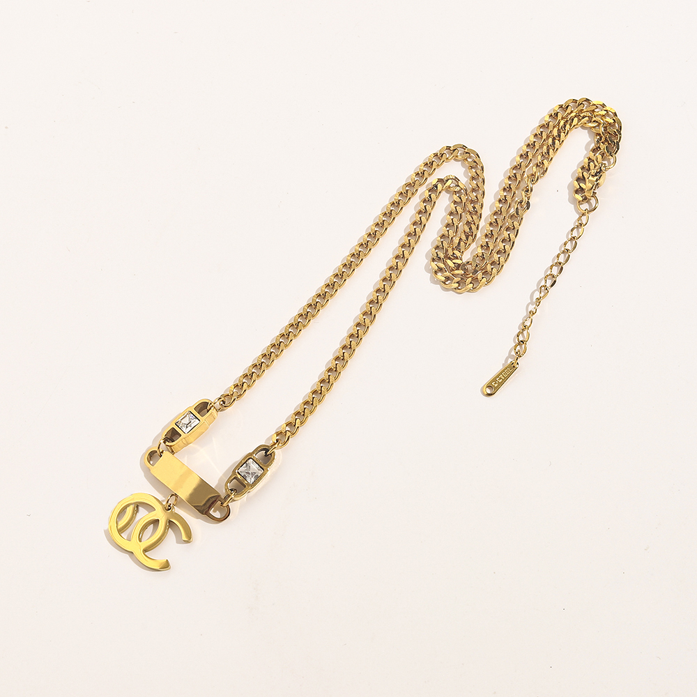 18K Gold Plated Stainless Steel Necklace Fashion Women Designer Necklaces Choker Letter Pendant Chain Crystal Cubic Zirconia Wedding Jewelry ZG1469
18K Gold Plated Stainless Steel Necklace Fashion Women Designer Necklaces Choker Letter Pendant Chain Crystal Cubic Zirconia Wedding Jewelry ZG1469